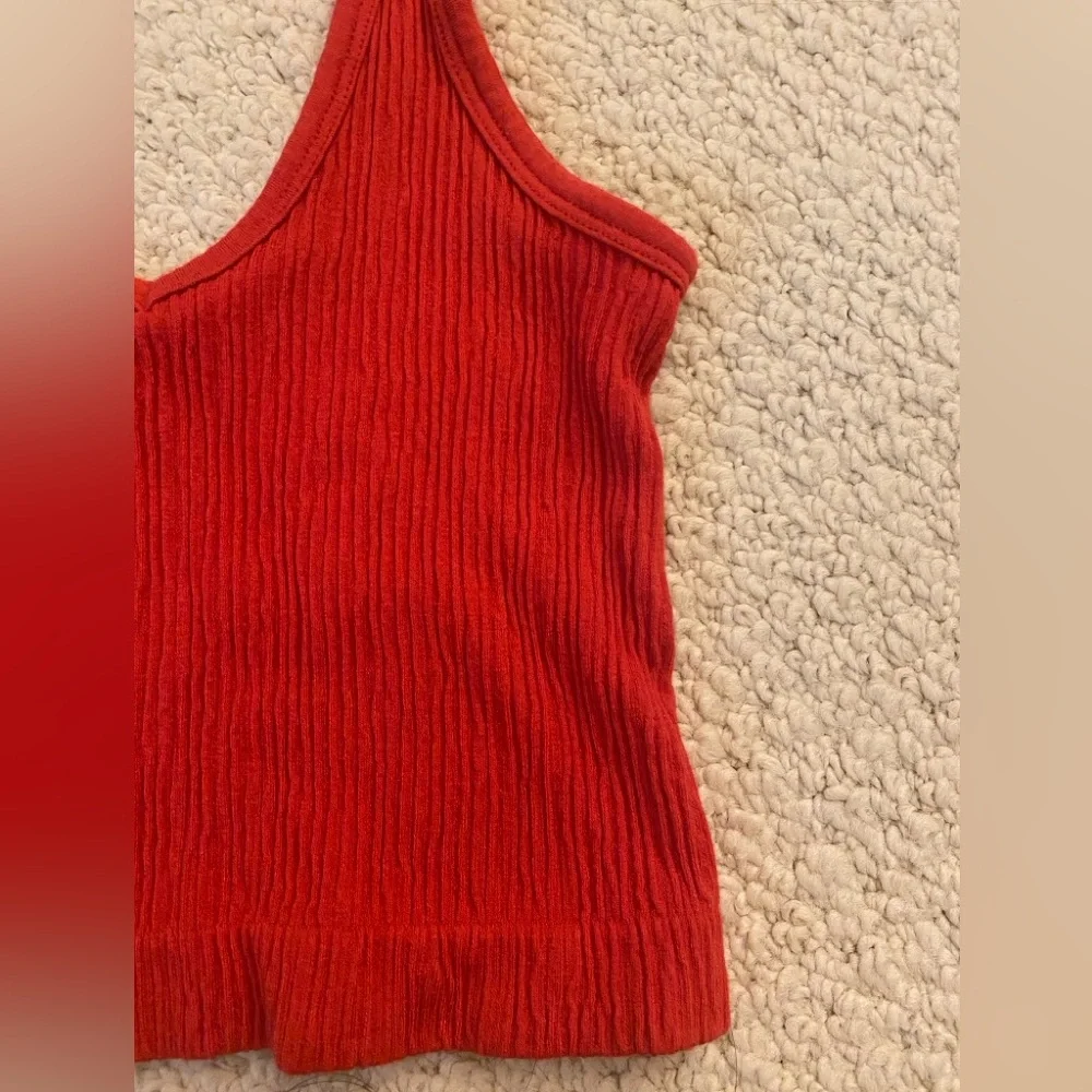 Red Top - Picture 3 of 5